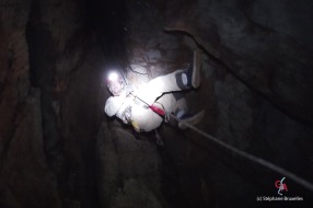 Grotte du Dragon’s Breath. Pendant la descente (c) Laurent Bruxelles